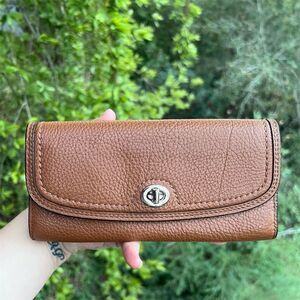 COACH VINTAGE Women's Brown Pebble Leather Turnlock Envelope Wallet AUTHENTIC
